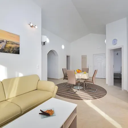 Ana Apartment *