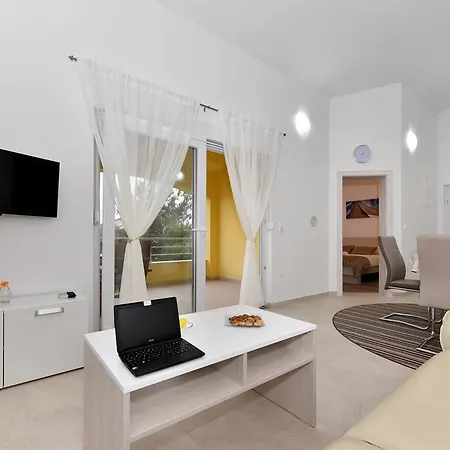 Apartment Ana Vrsi