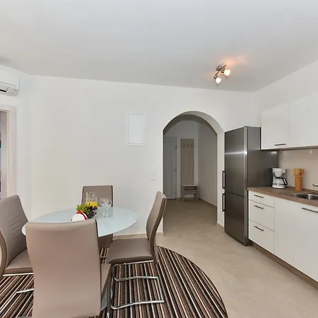 Ana Apartment Vrsi