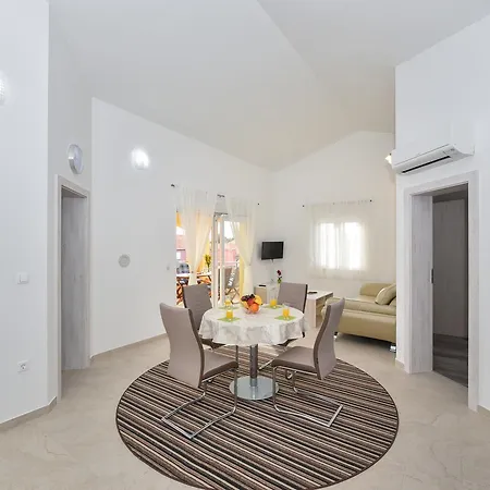 Apartment Ana *