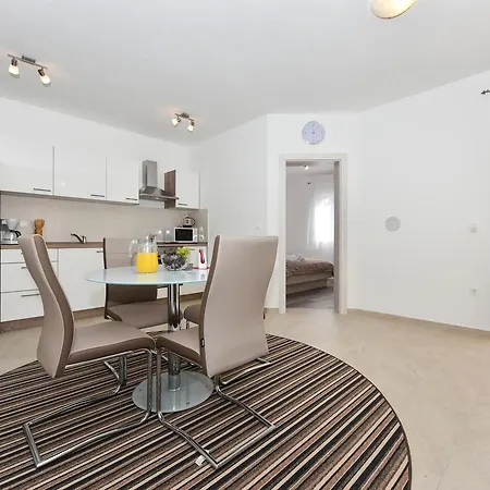 Apartment Ana Vrsi
