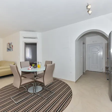 Ana Apartment *