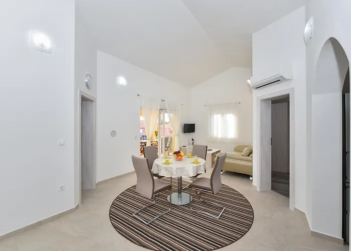 Apartment Ana *